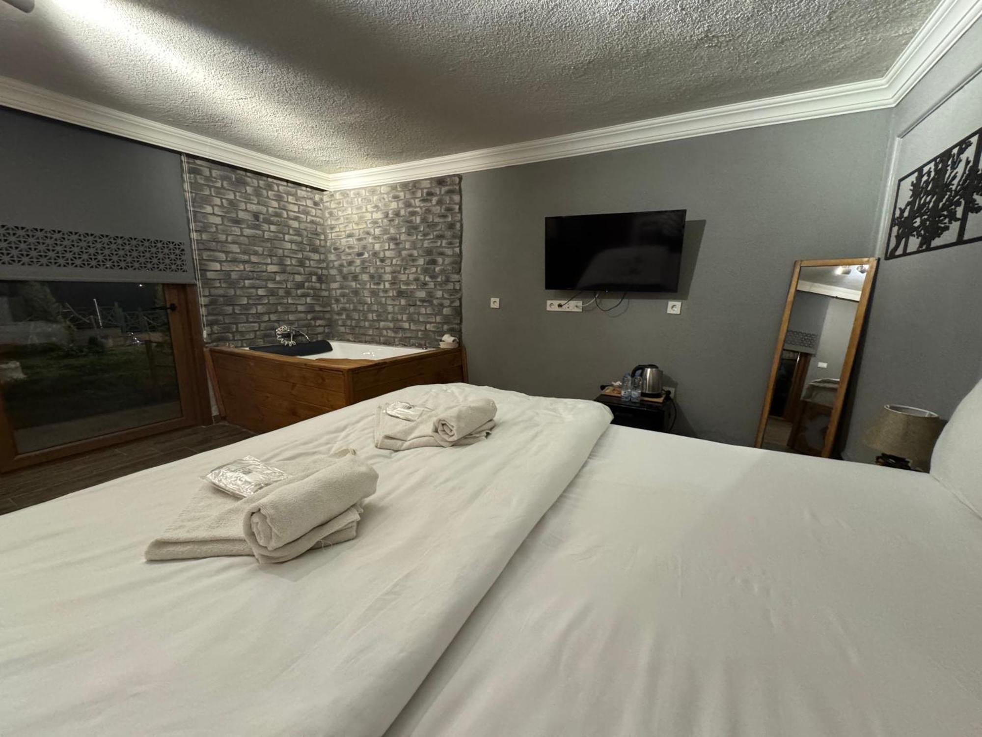 Tas Mahall Luxury Hotel 아그바 외부 사진